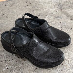 Dansko Allison Black Clogs Mules Shoes Embossed Floral Leather Shoes Size 37 6.5